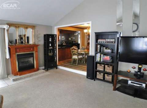 11108 White Lake Road Fenton, MI 48430 - Photo 16 of 33 20430561-15.JPG