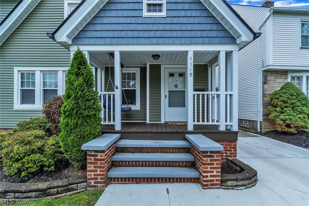 3509 Tullamore Road Cleveland, OH 44118 - Photo 3 of 33 Gallery Image 3