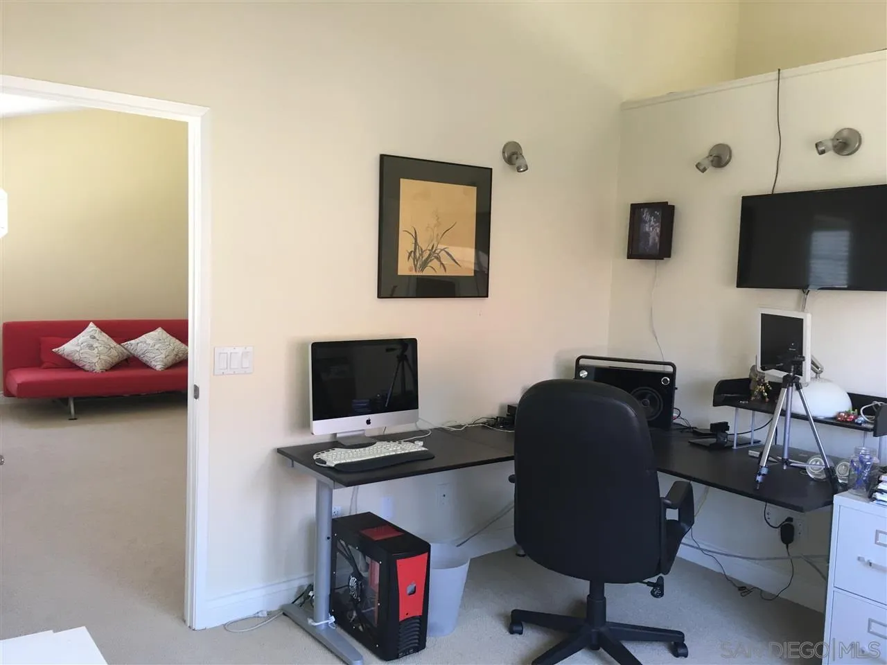 12701 Triumph Drive Poway, CA 92064 - Photo 19 of 21 a livingroom with lounge chair