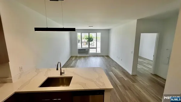 $2,400 | 300 State, Unit 413, Hackensack, NJ 07601