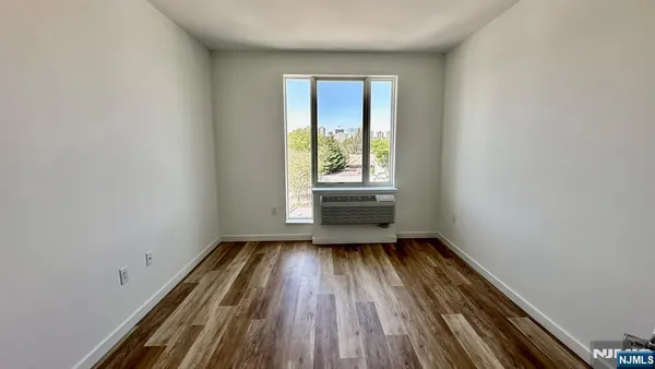 $2,400 | 300 State, Unit 413, Hackensack, NJ 07601