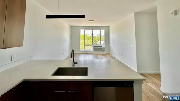 $2,400 | 300 State, Unit 413, Hackensack, NJ 07601