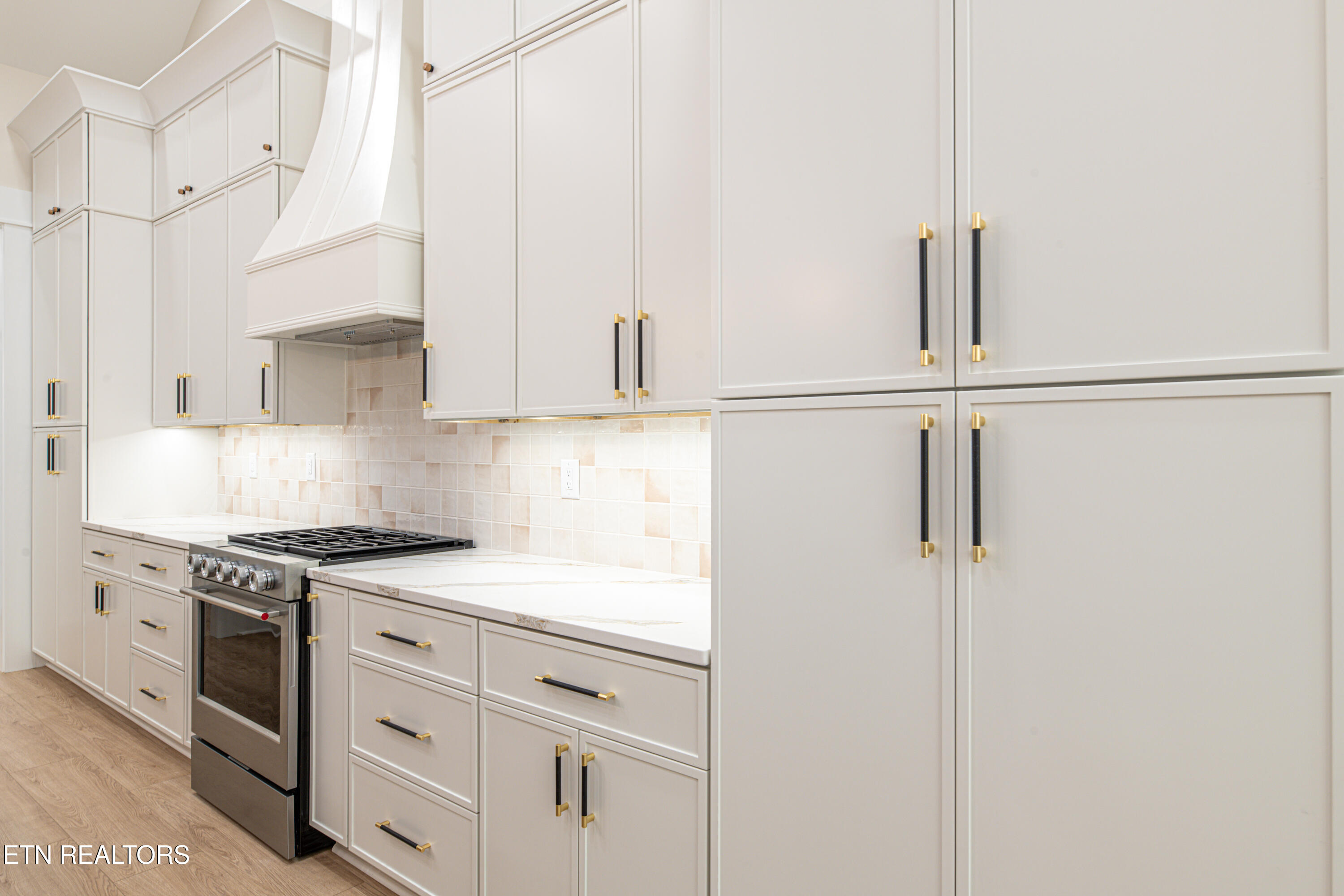 144 Cheeyo Way Loudon, TN 37774 - Photo 15 of 40 GAS RANGE