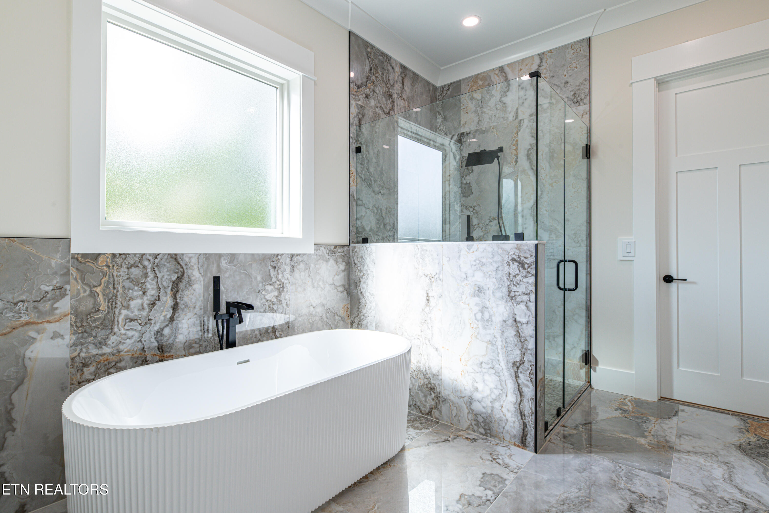 144 Cheeyo Way Loudon, TN 37774 - Photo 19 of 40 SOAKER TUB