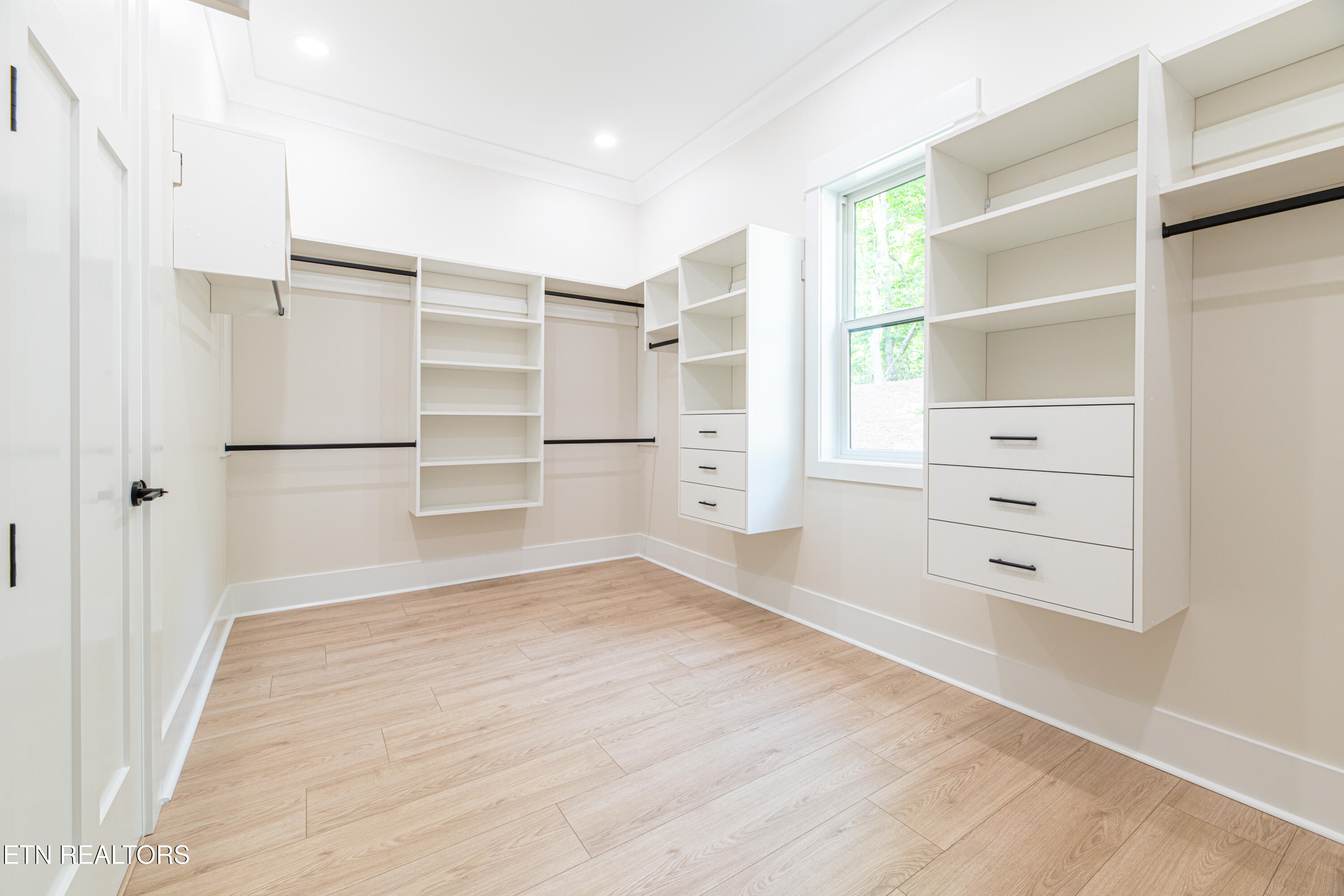 144 Cheeyo Way Loudon, TN 37774 - Photo 23 of 40 CLOSET