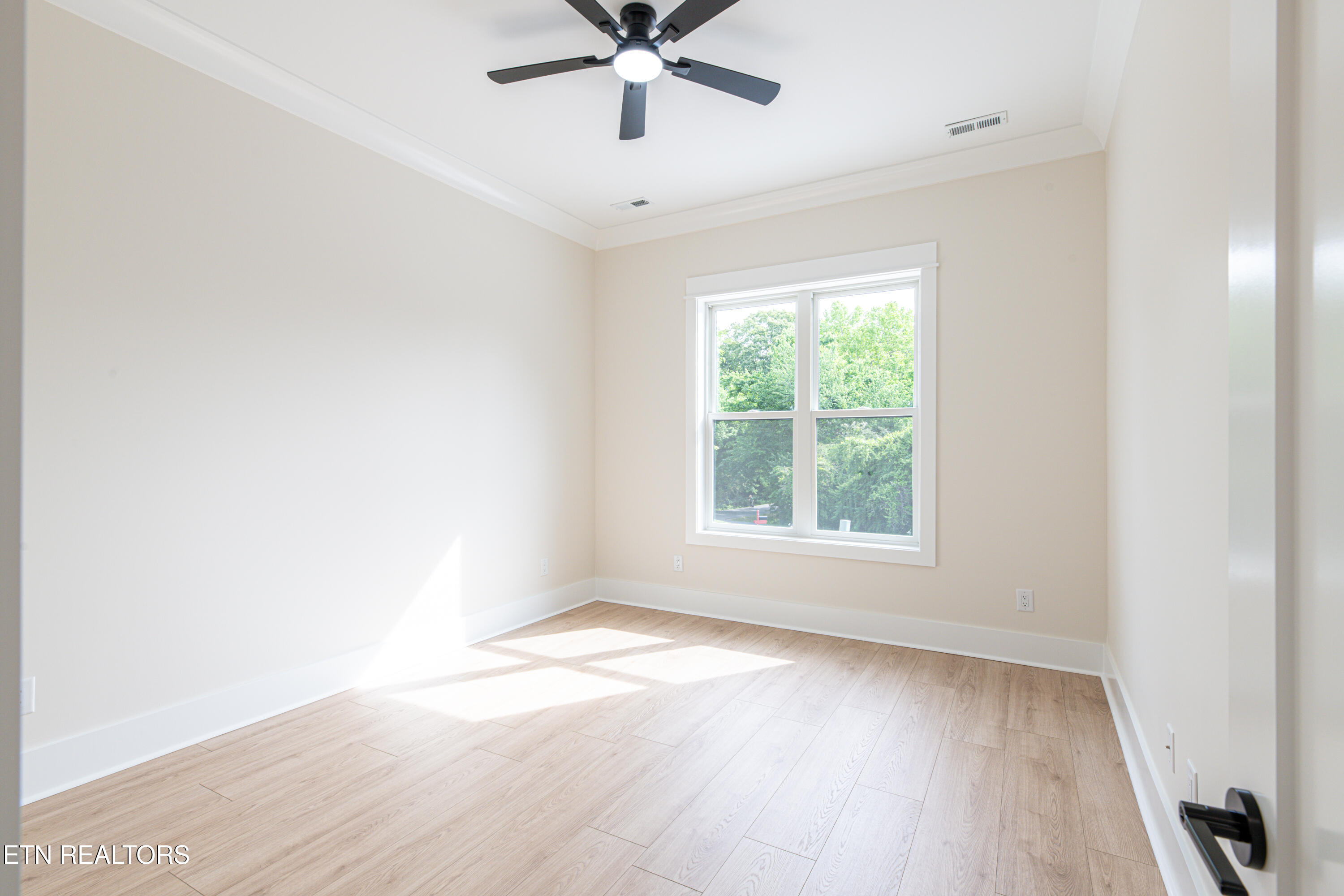 144 Cheeyo Way Loudon, TN 37774 - Photo 25 of 40 GUEST BR