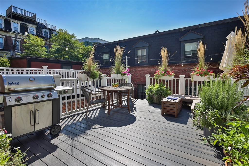 649 East 3rd Street, Unit 2 Boston, MA 02127 - Photo 3 of 16 a view of a house with sitting area