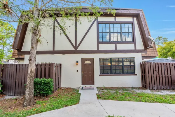 $3,100 | 111 Weybridge Circle, Royal Palm Beach, FL 33411