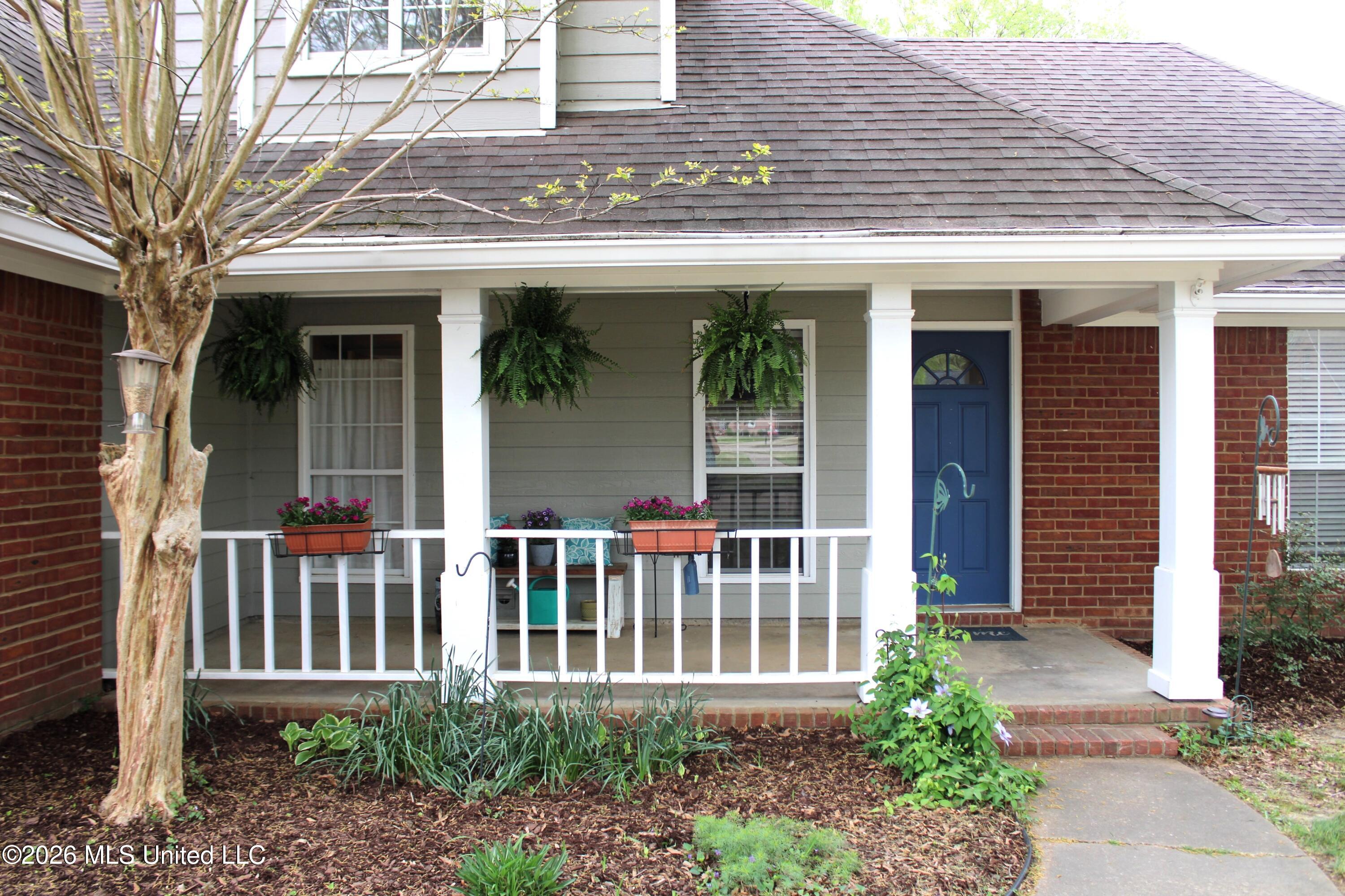 5676 Southbend Lane Olive Branch, MS 38654 - Photo 2 of 42 Covered Front Porch