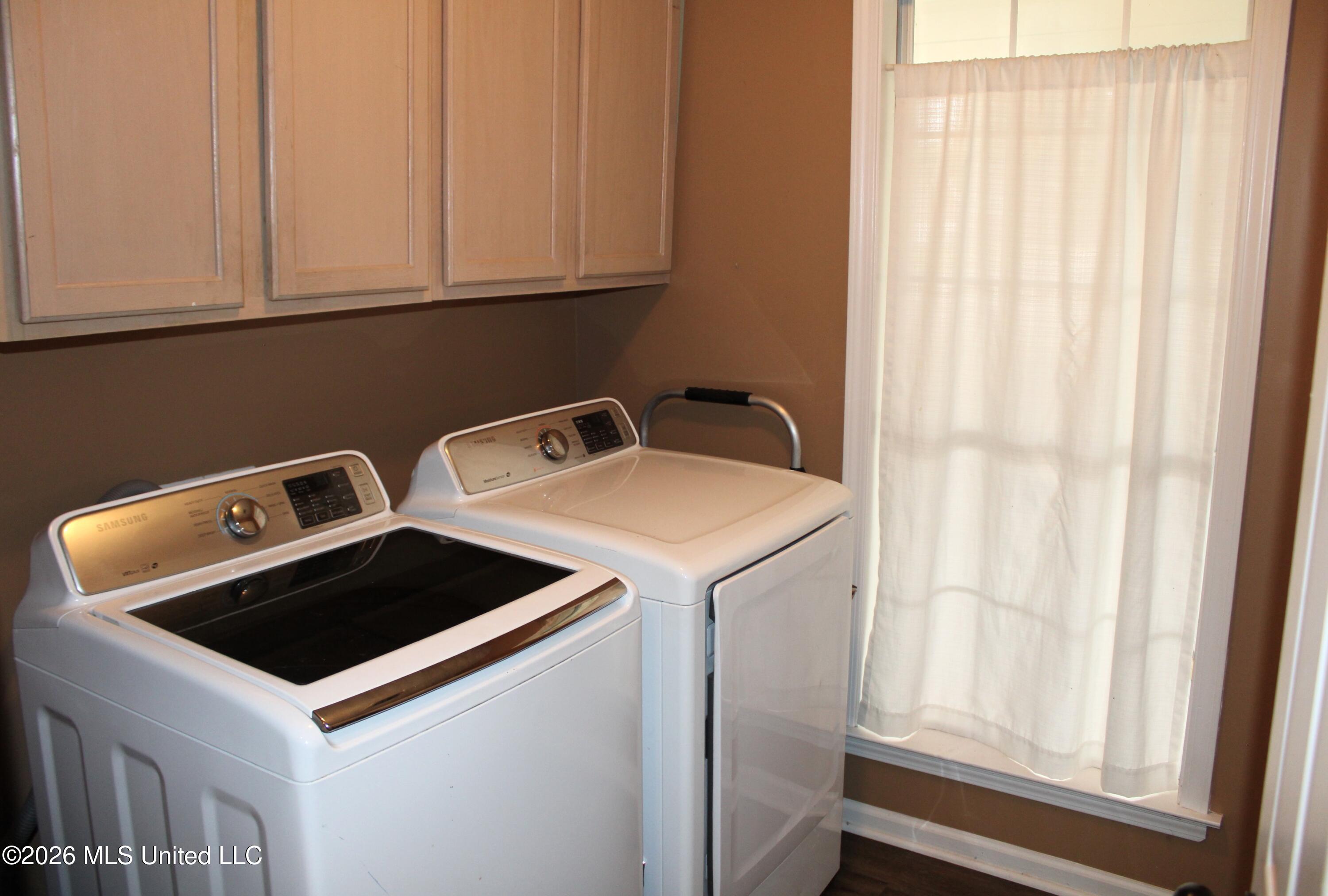 5676 Southbend Lane Olive Branch, MS 38654 - Photo 24 of 42 Laundry Room