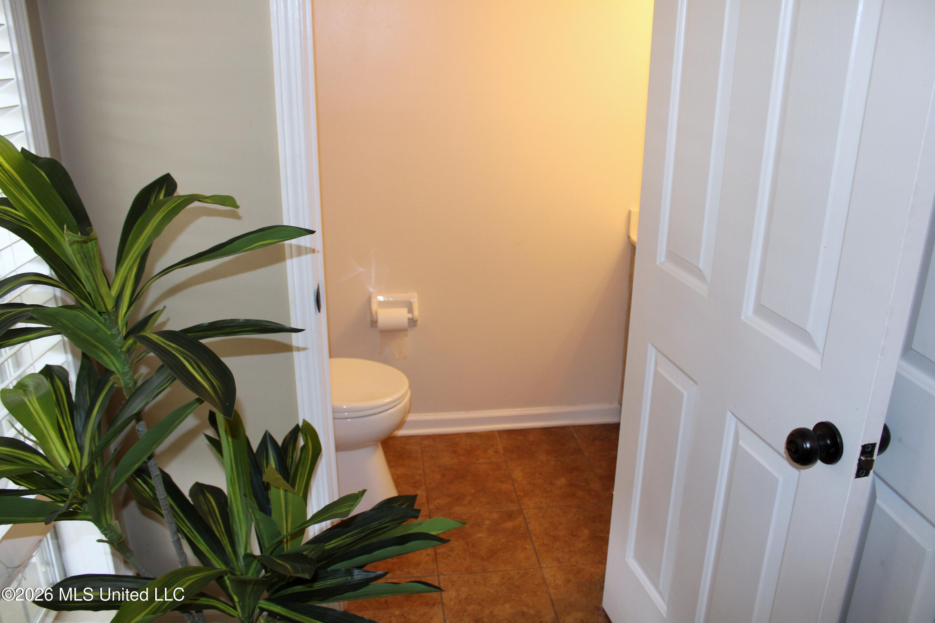 5676 Southbend Lane Olive Branch, MS 38654 - Photo 25 of 42 Half Bath