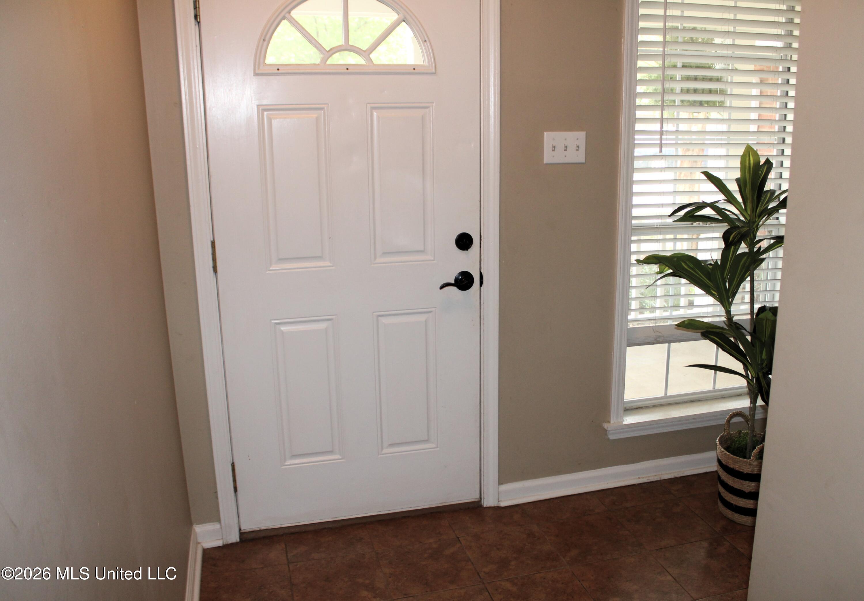 5676 Southbend Lane Olive Branch, MS 38654 - Photo 4 of 42 Entry Hall