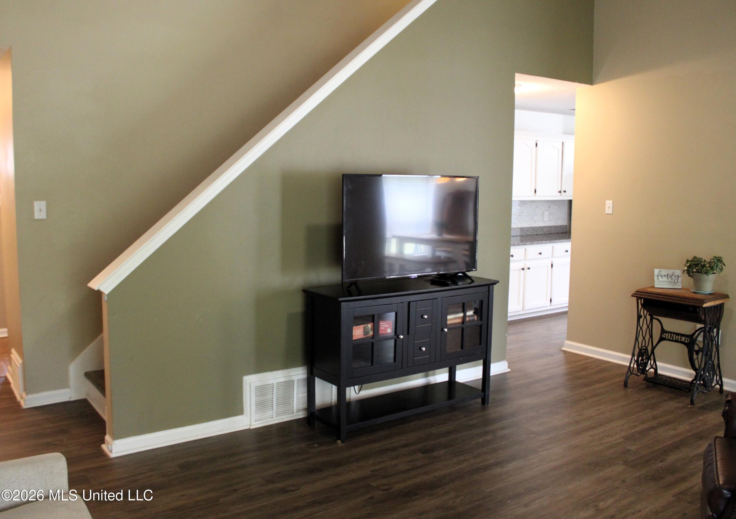 5676 Southbend Lane Olive Branch, MS 38654 - Photo 9 of 42 Great Room
