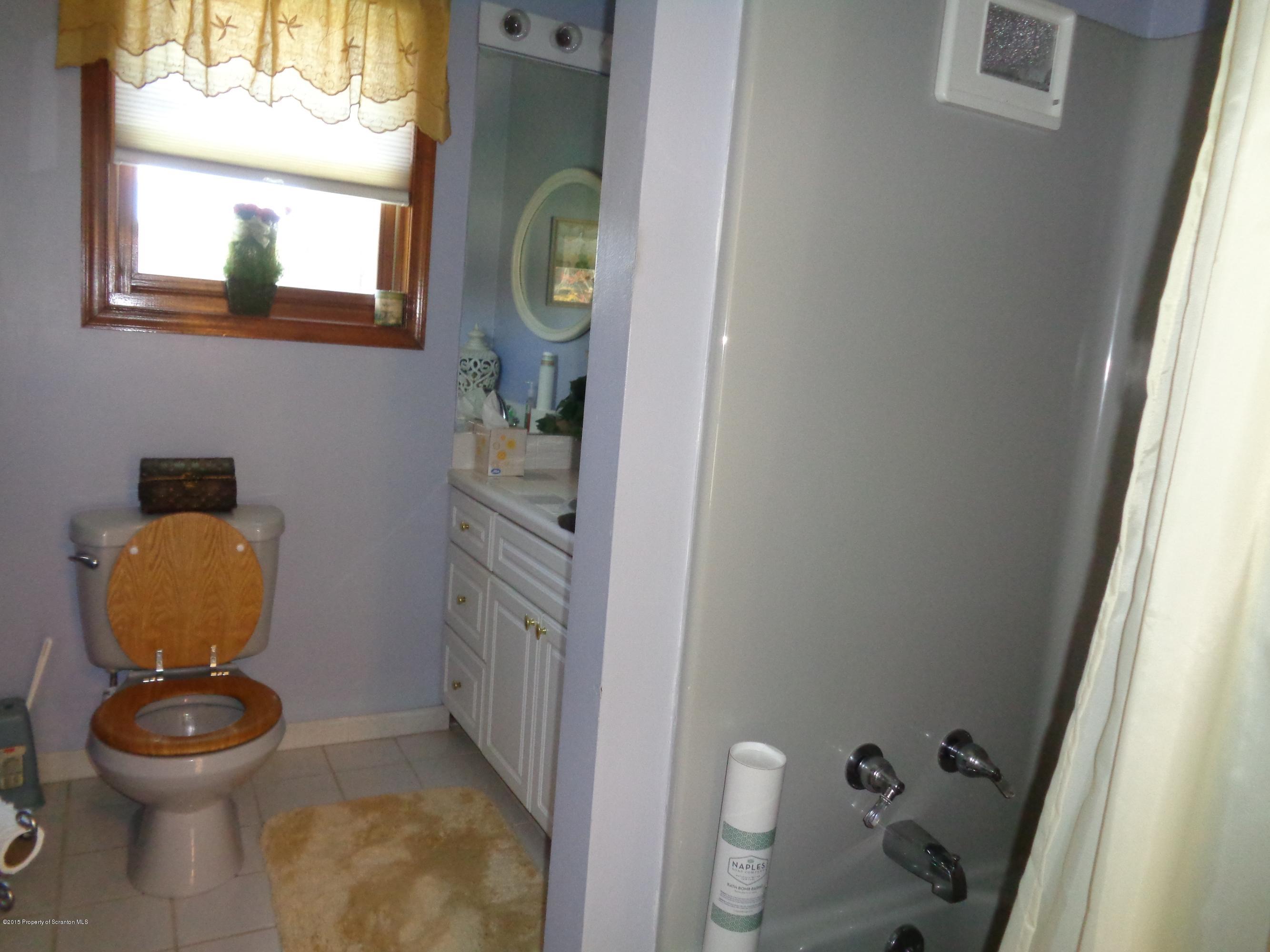 152 Hahn Road Moscow, PA 18444 - Photo 27 of 34 Gallery Image 27