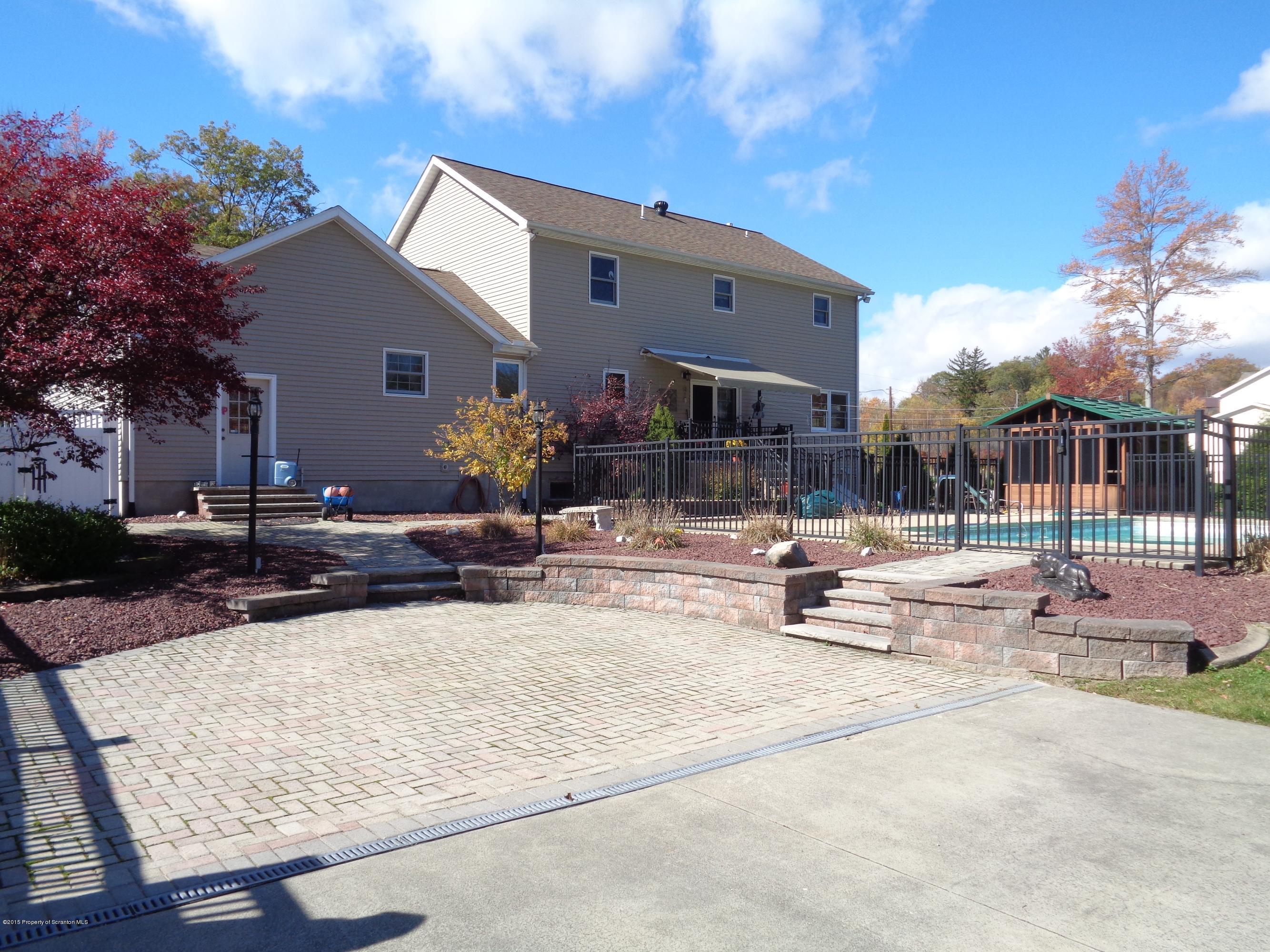 152 Hahn Road Moscow, PA 18444 - Photo 8 of 34 Gallery Image 8
