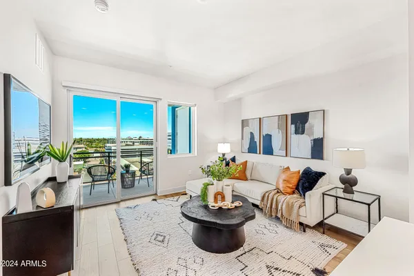 $370,000 | 3131 North Central Avenue, Unit 6017, Phoenix, AZ 85012