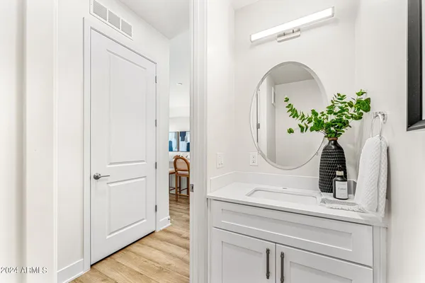 $370,000 | 3131 North Central Avenue, Unit 6017, Phoenix, AZ 85012