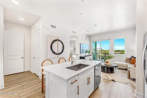 $370,000 | 3131 North Central Avenue, Unit 6017, Phoenix, AZ 85012