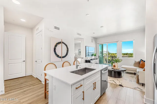 $439,000 | 3131 North Central Avenue, Unit 6017, Phoenix, AZ 85012