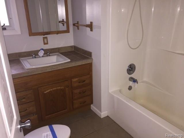 912 Rowland Road Leonard, MI 48367 - Photo 6 of 15 IMG_1280.JPG