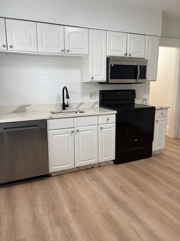 $1,800 | 11 Hancock Street, Unit 1R, Salem, MA 01970