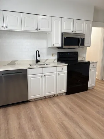 $1,800 | 11 Hancock Street, Unit 1R, Salem, MA 01970