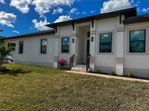 $1,095,000 | 2480 Florida Avenue, Naples, FL 34112