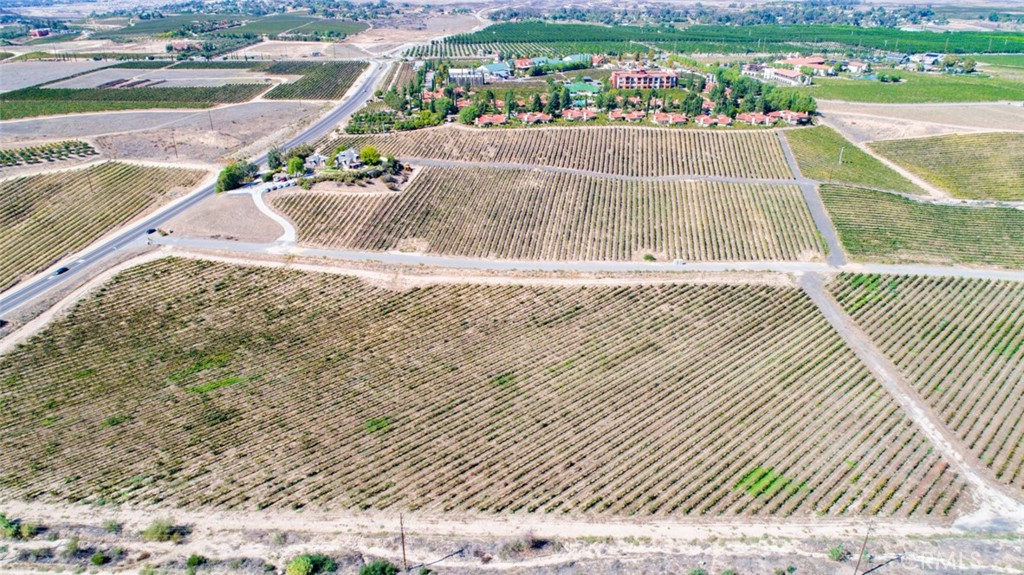 40970 Anza Road Temecula, CA 92592 - Photo 5 of 29 a view of a basket ball ground