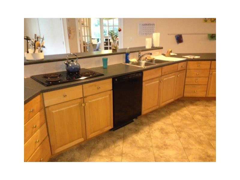 15 Fenderson Road Saco, ME 04072 - Photo 5 of 17 Kitchen.