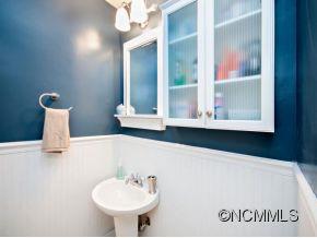 25 Chapman Street Clyde, NC 28721 - Photo 8 of 12 Gallery Image 8