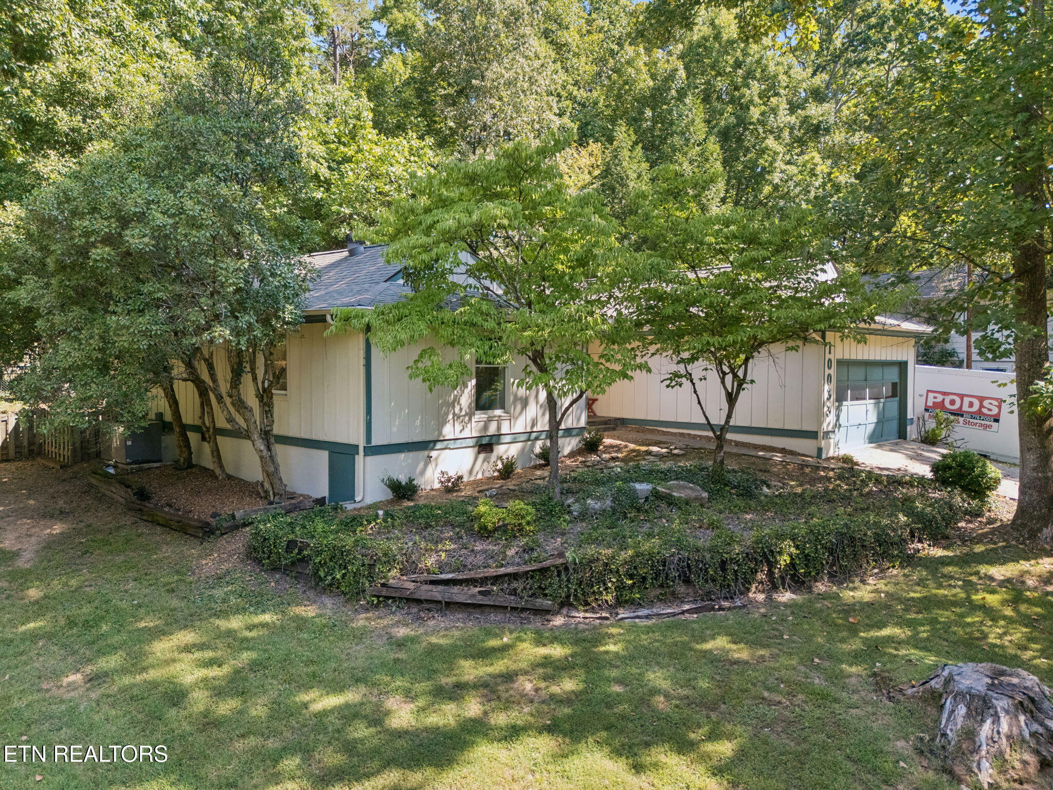 10033 Bluegrass Road Knoxville, TN 37922 - Photo 37 of 41 Garden Beds