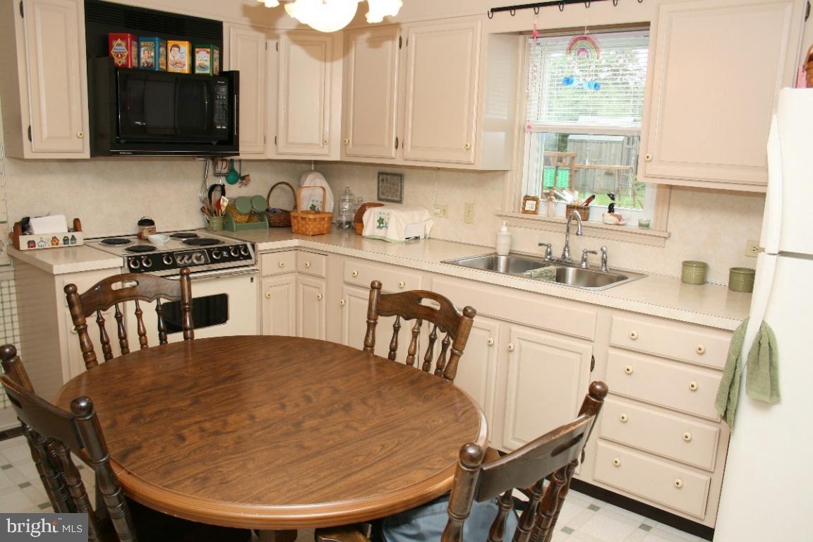 30 East Lemon Street Lititz, PA 17543 - Photo 4 of 12