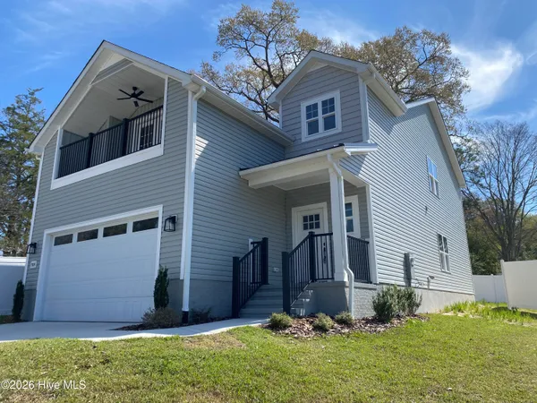 $477,700 | 504 Lakeshore Drive, Aberdeen, NC 28315