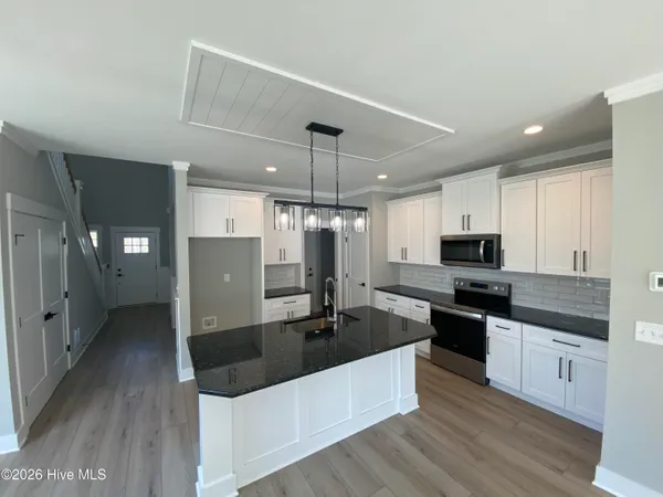 $477,700 | 504 Lakeshore Drive, Aberdeen, NC 28315