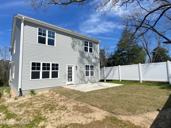 $477,700 | 504 Lakeshore Drive, Aberdeen, NC 28315