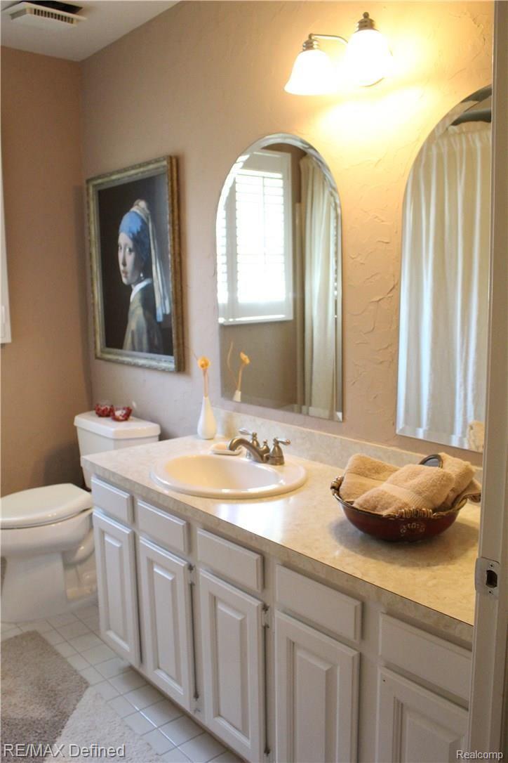 1431 Oakstone Drive Rochester, MI 48309 - Photo 18 of 28 IMG_2554.JPG