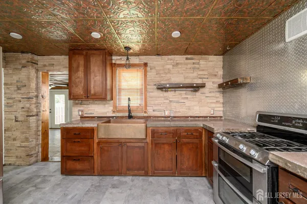 $575,000 | 212 Echo Avenue, Edison, NJ 08837