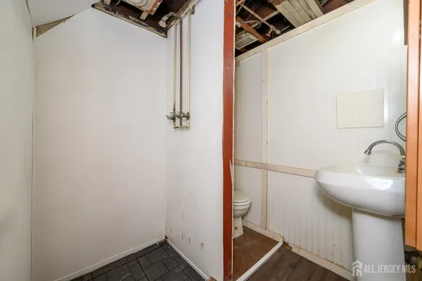 $575,000 | 212 Echo Avenue, Edison, NJ 08837