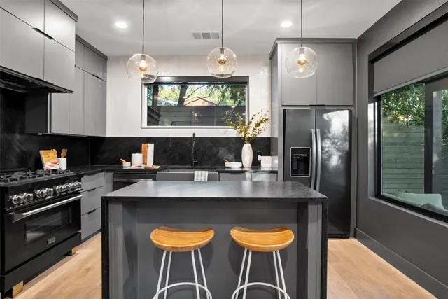 $5,000 | 2209 Rae Dell Avenue, Austin, TX 78704