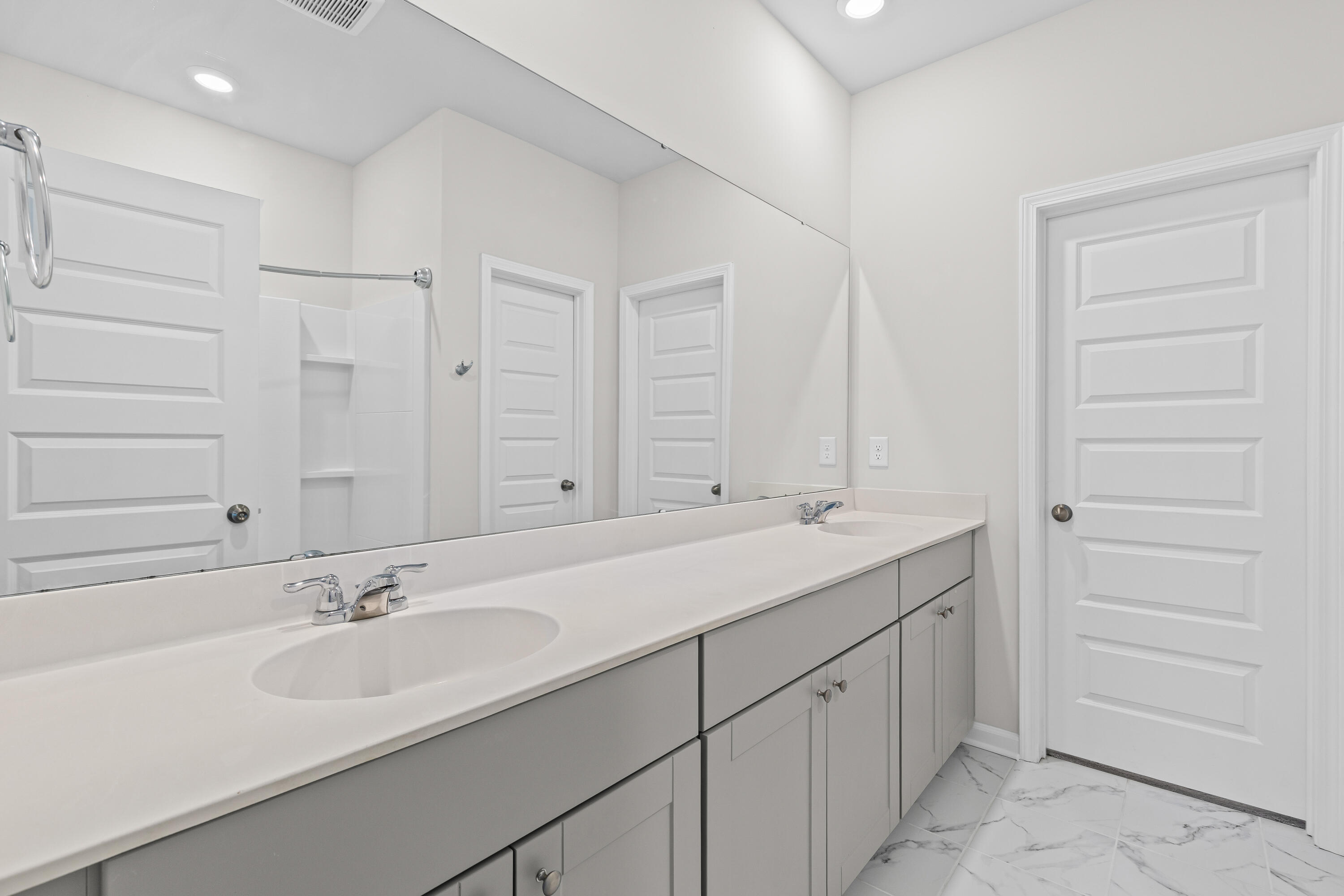 606 Spanish Wells Road Summerville, SC 29486 - Photo 11 of 31 Primary Ensuite