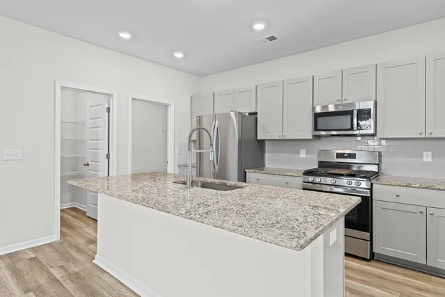 $389,000 | 606 Spanish Wells Road, Summerville, SC 29486