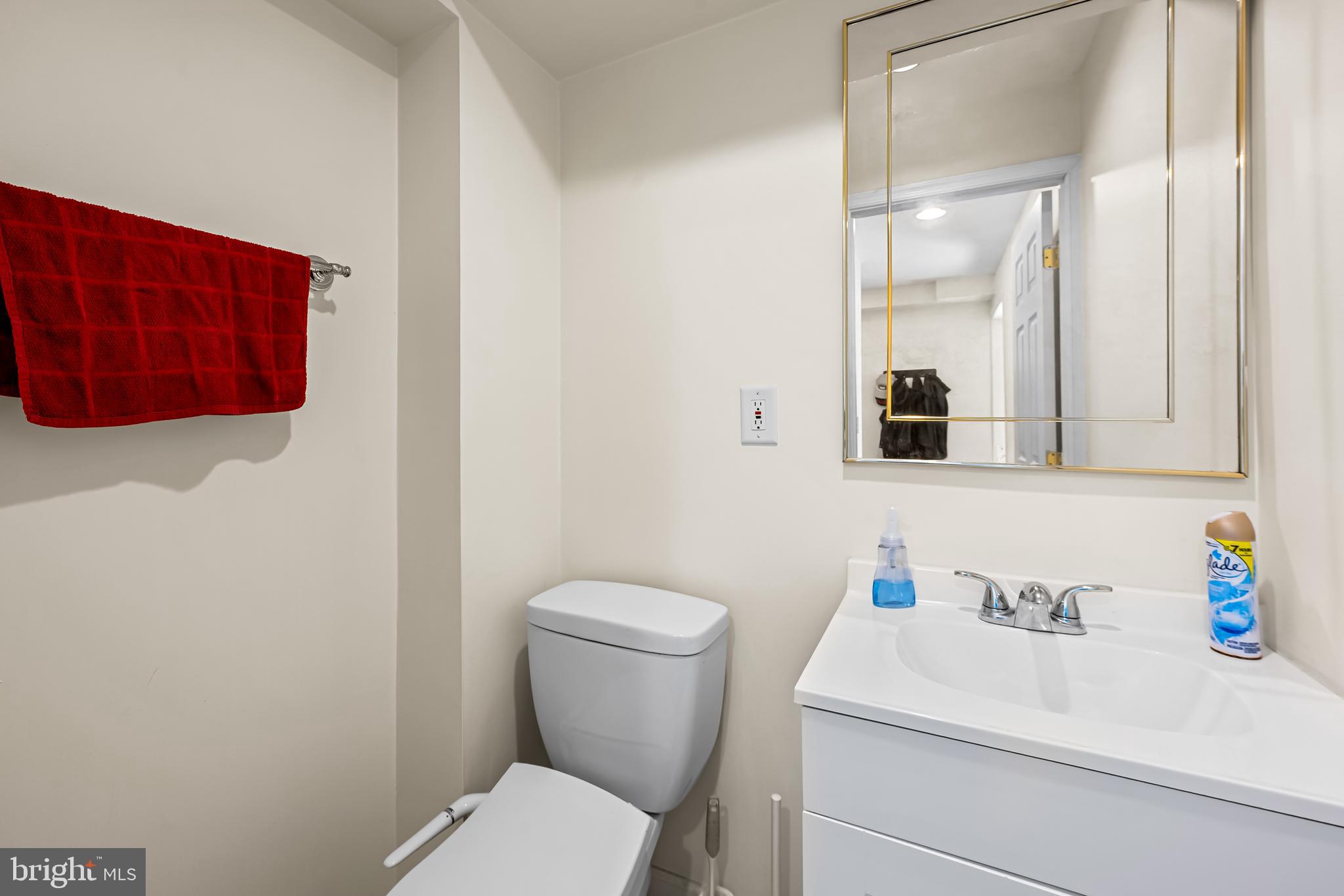 6045 Falls Road Baltimore, MD 21209 - Photo 7 of 32