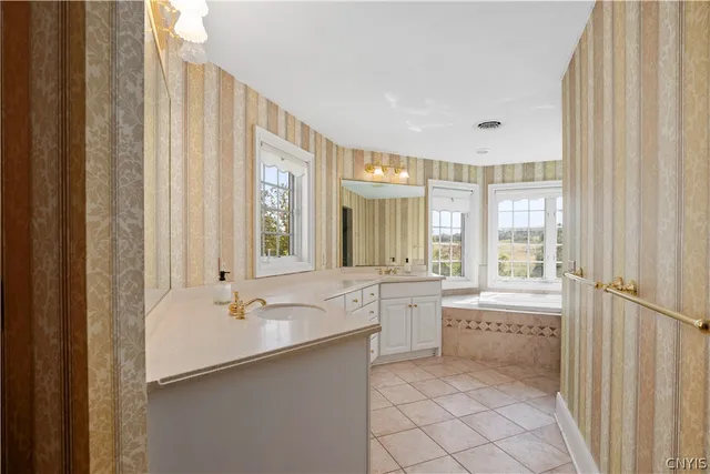 $1,150,000 | 4020 Deer Crossing, Manlius, NY 13104