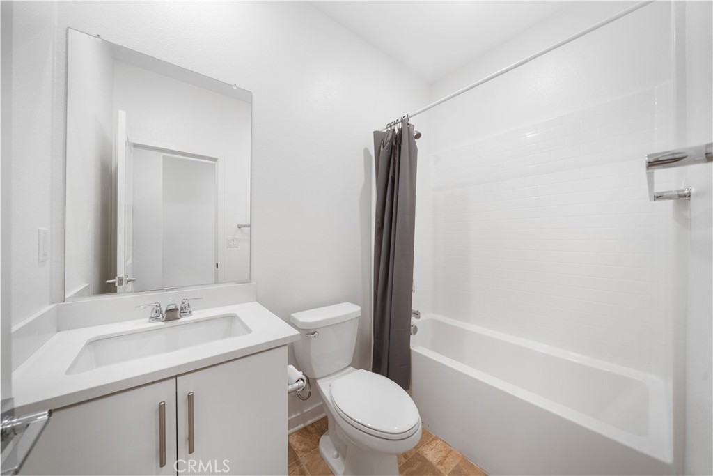 542 Colorado Drive Rialto, CA 92377 - Photo 5 of 68