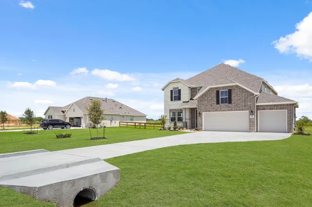 $475,035 | 508 Cane Crossing Lake Drive, Sealy, TX 77474
