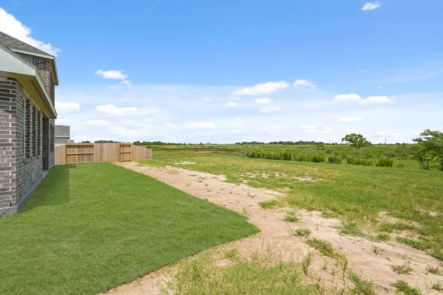 $475,035 | 508 Cane Crossing Lake Drive, Sealy, TX 77474