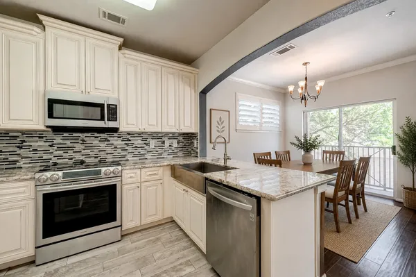 $2,400 | 12707 Boheme Drive, Unit 301, Houston, TX 77024