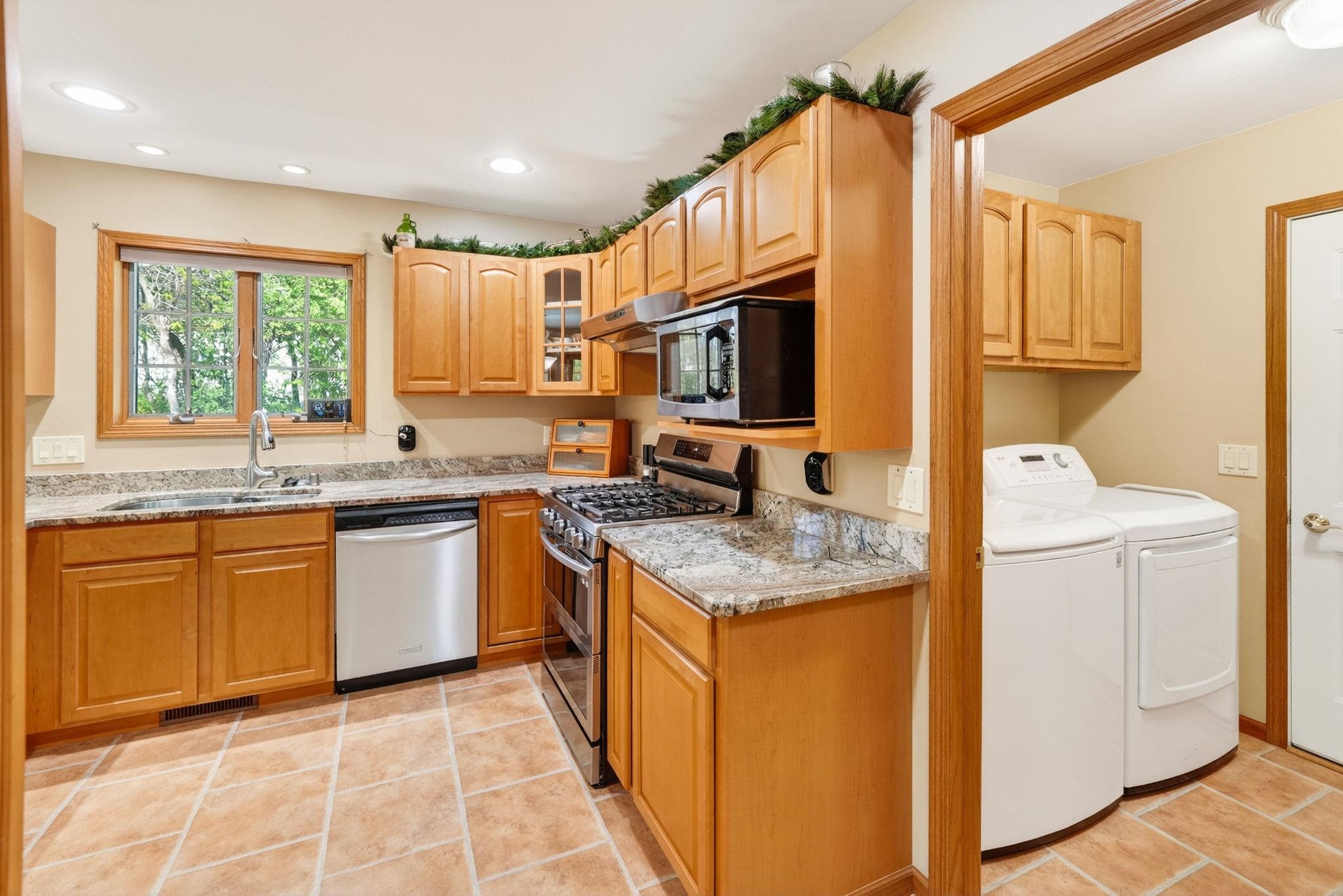 W7183 Breneman Road Pardeeville, WI 53954 - Photo 7 of 52