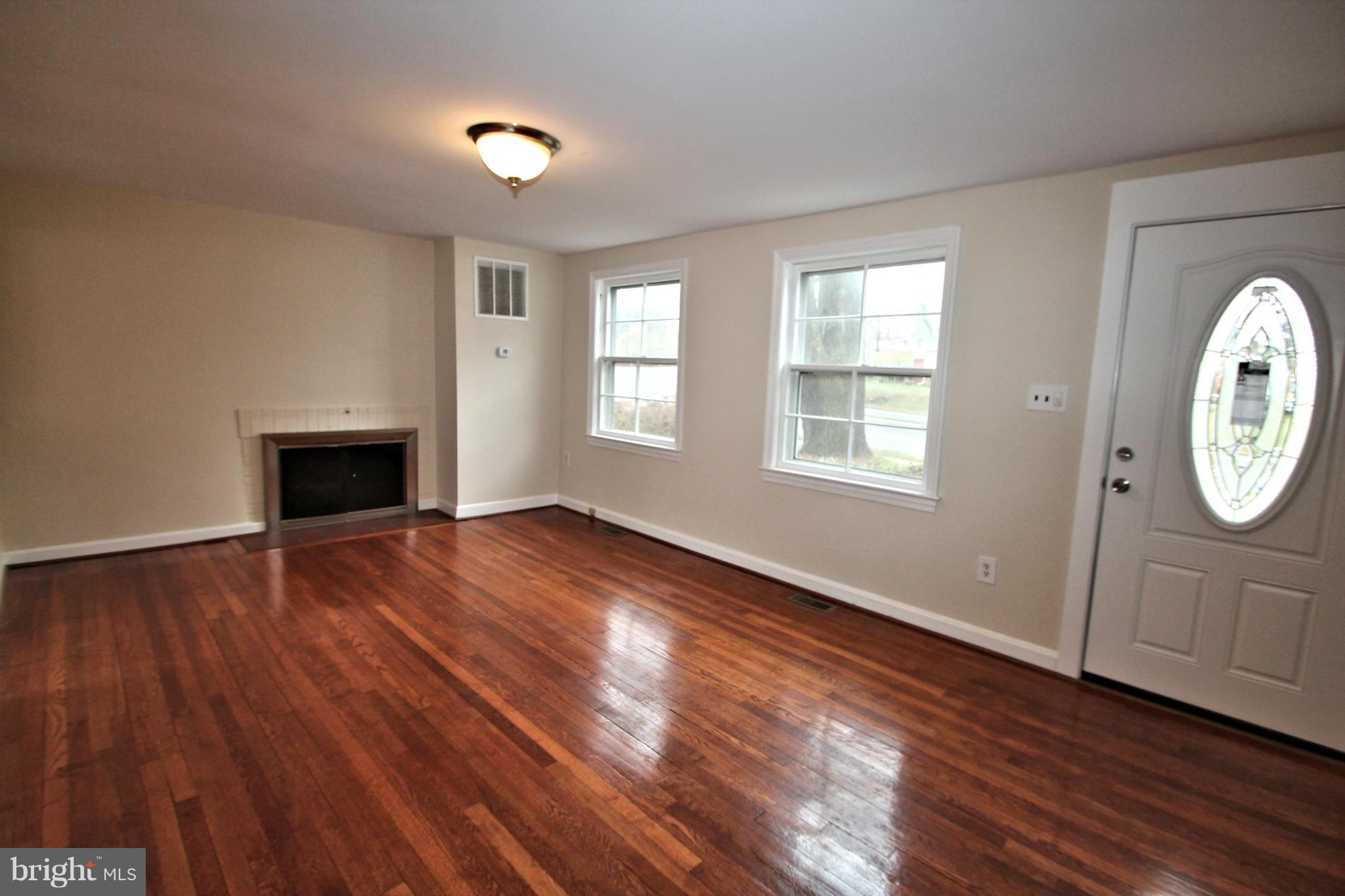 4021 Gallows Road Annandale, VA 22003 - Photo 4 of 21 Living Room