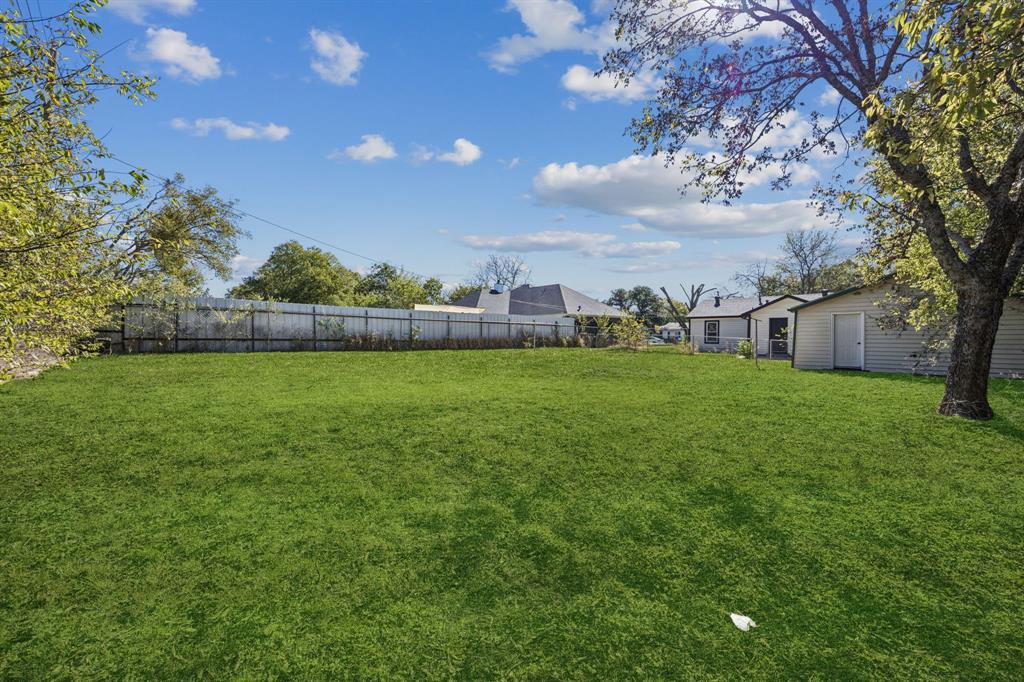 5621 Bonnie Drive Watauga, TX 76148 - Photo 33 of 40 a backyard of a house with lots of green space